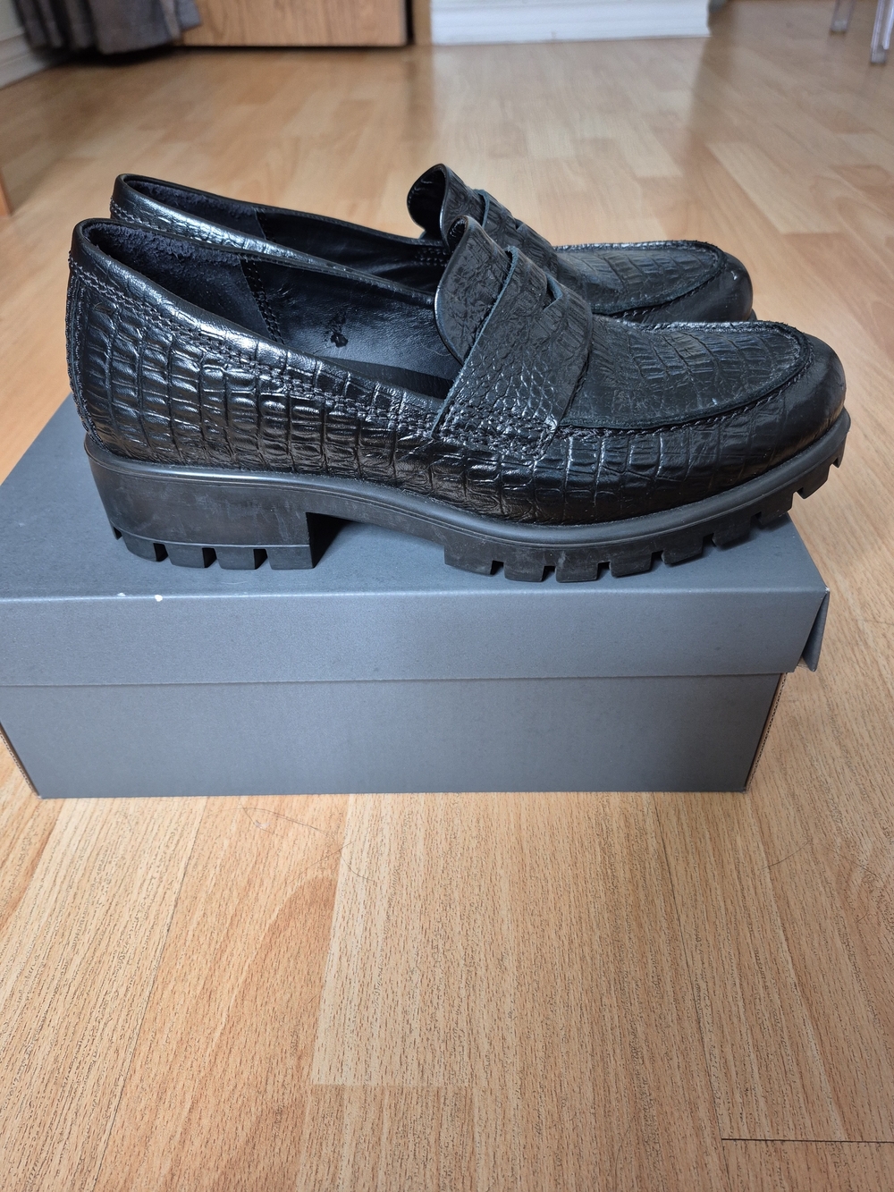 ECCO Anine Squared Black Croc Embossed Leather Loafers EU 39 / US 8-8.5 Like New - Picture 3 of 5